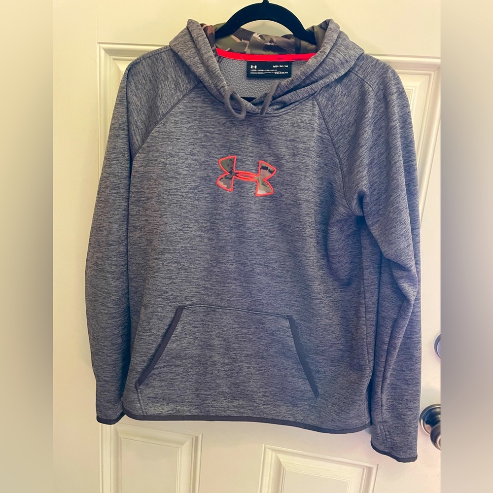 💙Men’s Hurley Grey Hoodie in Medium with camo print on inside of hoodie.